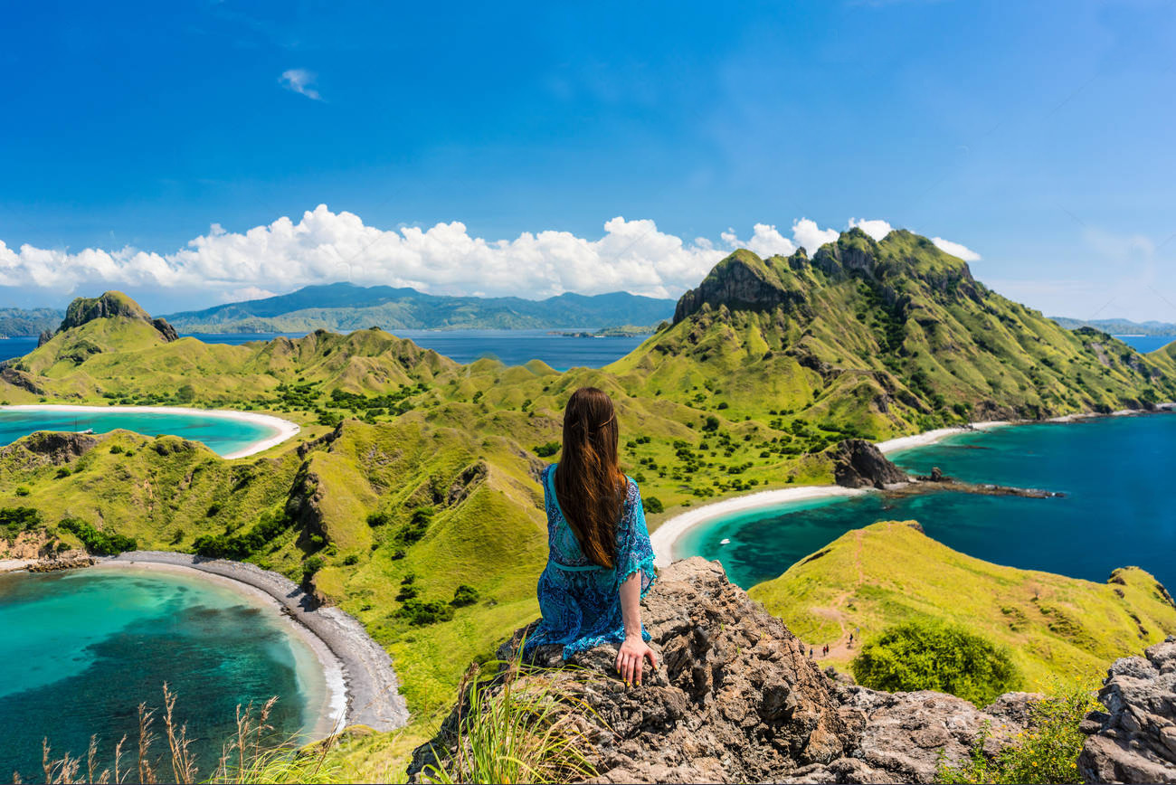 komodo island sailing tour