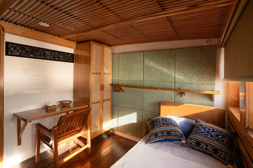 Cabin Deluxe Komodo Lombok.jpg