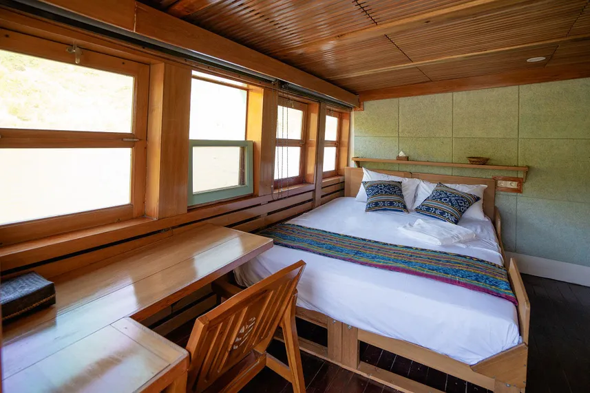 Cabin Komodo Lombok Deluxe Boat.jpg