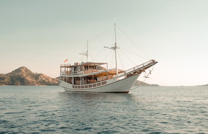 OPEN TRIP LABUAN BAJO KAPAL KING CIROX - Sailing Komodo